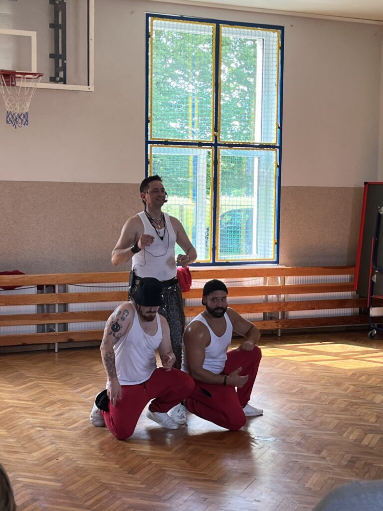 504923129 1411398400053931 1506642093158870921 n